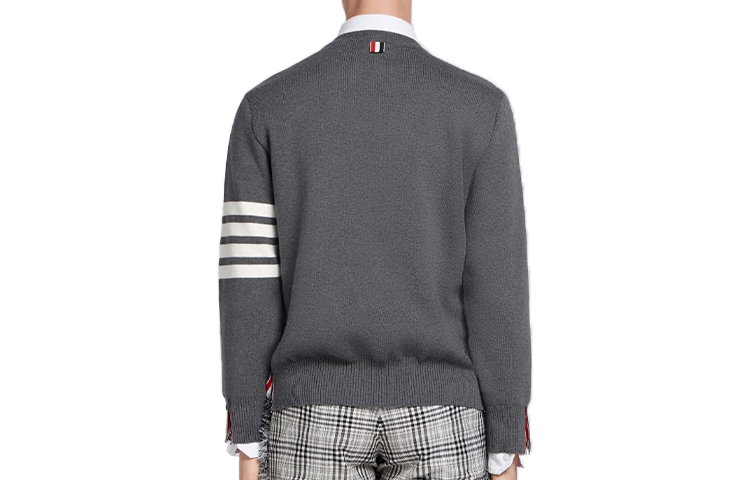 Lookbook Thom Browne Crewneck Sweatshirt Abu-Abu Klasik Four-Stripe Knit MKA202A-00219-035