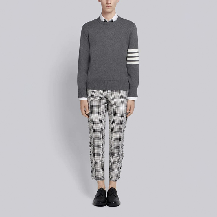 Purchase Thom Browne Crewneck Sweatshirt Abu-Abu Klasik Four-Stripe Knit MKA202A-00219-035