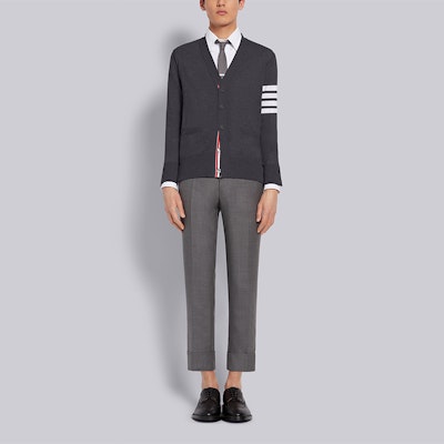 トムブラウン クラシック グレー 4ストライプ シングルブレスト セーター MKC002A-00014-022 Lookbook トムブラウン クラシック グレー 4ストライプ シングルブレスト セーター MKC002A-00014-022