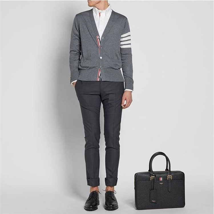 Purchase Thom Browne Cardigan Wol Merino Abu-abu 4-Bar Stripe V-Neck Sweater Classic MKC002A-00014-038
