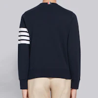 Shop 톰브라운 네이비 블루 4바 크루넥 스웨트셔츠 MJT021H-00535-461