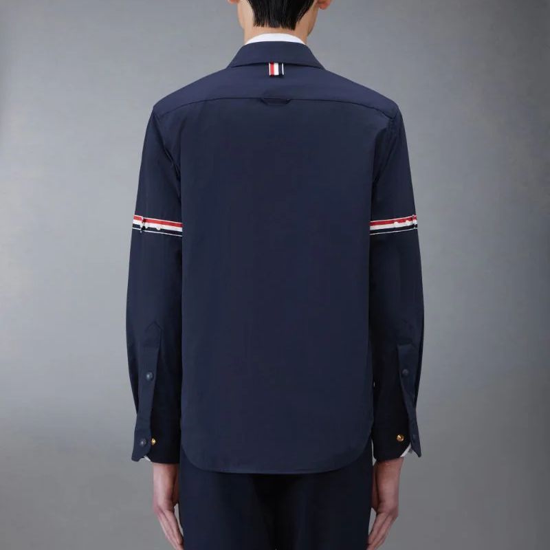 Lookbook 톰 브라운 클래식 RWB 스트라이프 소매 버튼다운 셔츠 네이비 블루 봄 MJO067A-04391-415