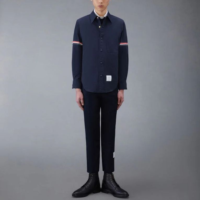 Shop 톰 브라운 클래식 RWB 스트라이프 소매 버튼다운 셔츠 네이비 블루 봄 MJO067A-04391-415