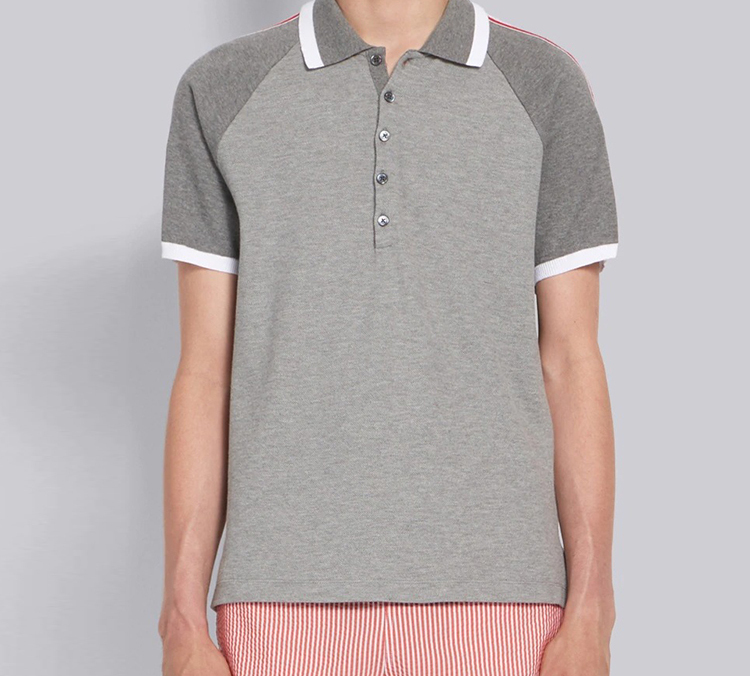 Shop トム・ブラウン クラシックストライプポロシャツ ライトグレー MJP086A-00050-055