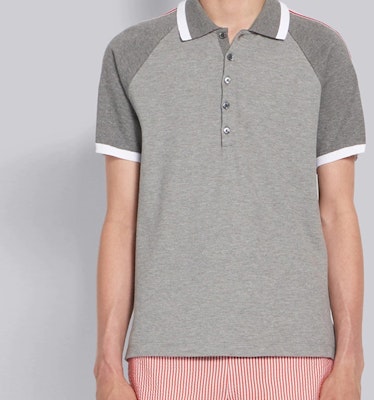 トム・ブラウン クラシックストライプポロシャツ ライトグレー MJP086A-00050-055 Shop トム・ブラウン クラシックストライプポロシャツ ライトグレー MJP086A-00050-055