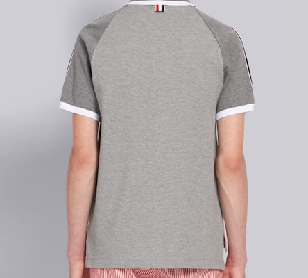 トム・ブラウン クラシックストライプポロシャツ ライトグレー MJP086A-00050-055 Purchase トム・ブラウン クラシックストライプポロシャツ ライトグレー MJP086A-00050-055