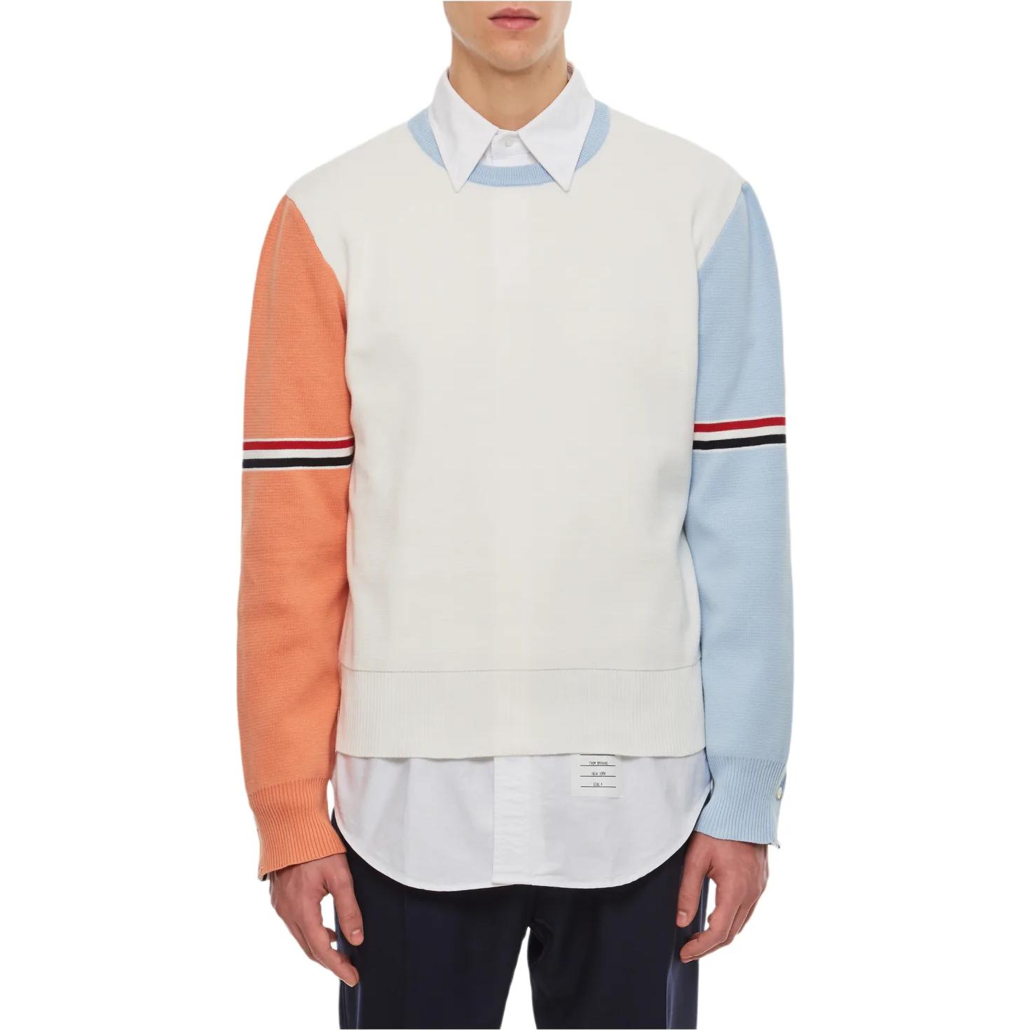 Shop Thom Browne Sweater Crewneck Putih dengan Stripe Colorblock. MKA326F-Y3007-996