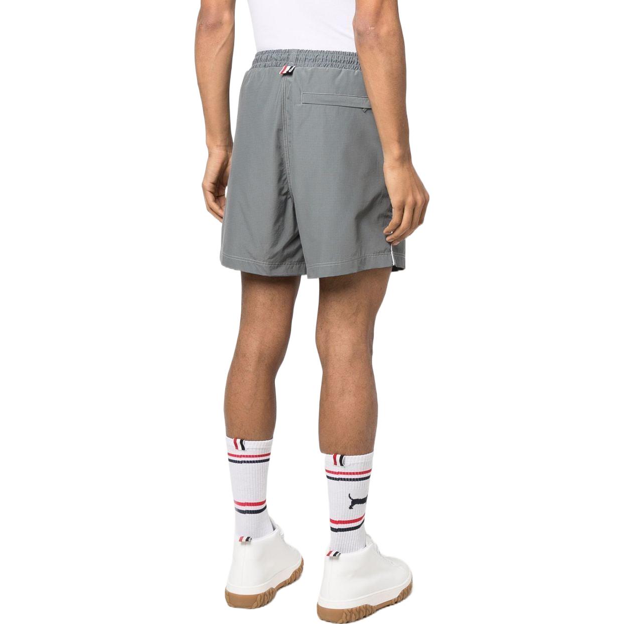 Shop トムブラウン ドローストリング カジュアルショーツ グレー MJQ151A-07651-035