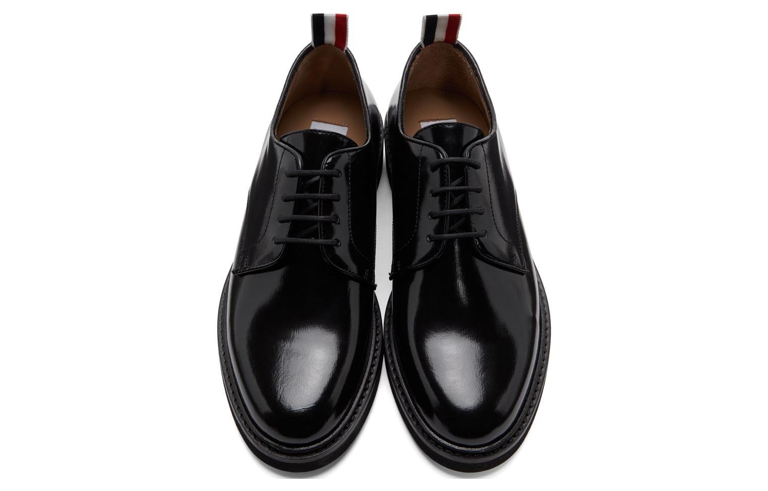 Lookbook 톰브라운 블랙 에나멜 드레스 슈즈
``` MFD205A00003001