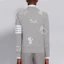 Purchase Cárdigan Gris Claro Rayado con Cuello en V Bordado de Thom Browne. MJT257E-00050-055