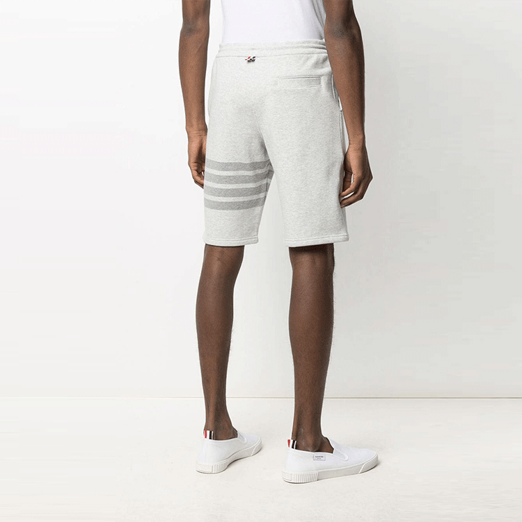 Purchase Thom Browne FW21 Shorts Algodón con Cordón 4 Rayas Gris Claro. MJQ012P-06910-065