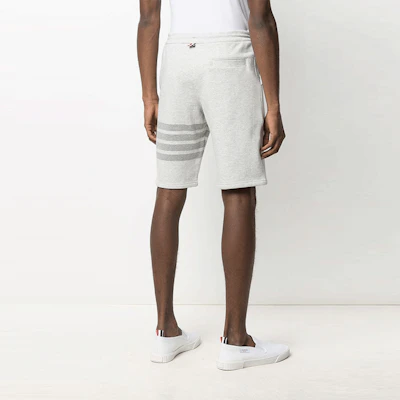 Thom Browne FW21 Shorts Algodón con Cordón 4 Rayas Gris Claro. MJQ012P-06910-065 Purchase Thom Browne FW21 Shorts Algodón con Cordón 4 Rayas Gris Claro. MJQ012P-06910-065