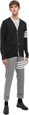 톰브라운 FW21 블랙 4-바 스트라이프 울 가디건 스웨터. MKC002A-Y1014-001 Lookbook 톰브라운 FW21 블랙 4-바 스트라이프 울 가디건 스웨터. MKC002A-Y1014-001
