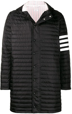 Chaqueta Negra con Capucha Thom Browne FW21 y Rayas Four-Bar. MOD013X-05411-001 Order Chaqueta Negra con Capucha Thom Browne FW21 y Rayas Four-Bar. MOD013X-05411-001