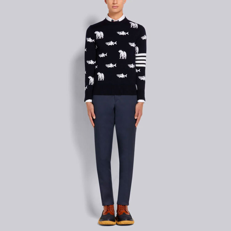 Details for THOM BROWNE FW21 Suéter Negro de Lana con Oso y Salmón Estampado Manga Larga MKA365A-Y1002-415