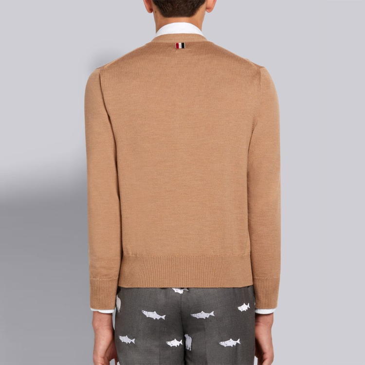 Thom Browne FW21 Camel Wool V-Neck Sweater with Four-Bar Stripes. MKC352A-Y1002-275 圖 5