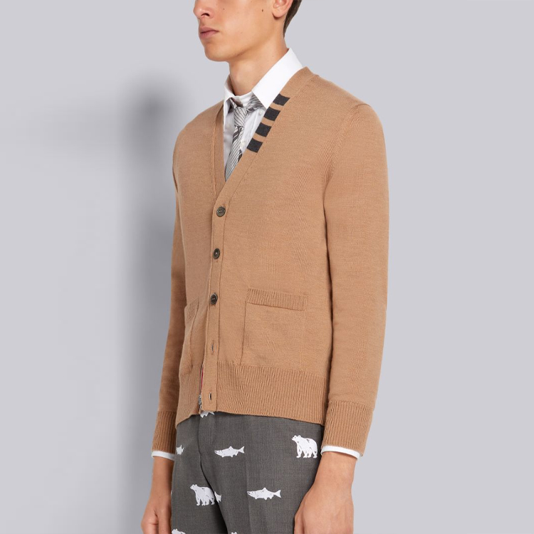 Thom Browne FW21 Camel Wool V-Neck Sweater with Four-Bar Stripes. MKC352A-Y1002-275 圖 6