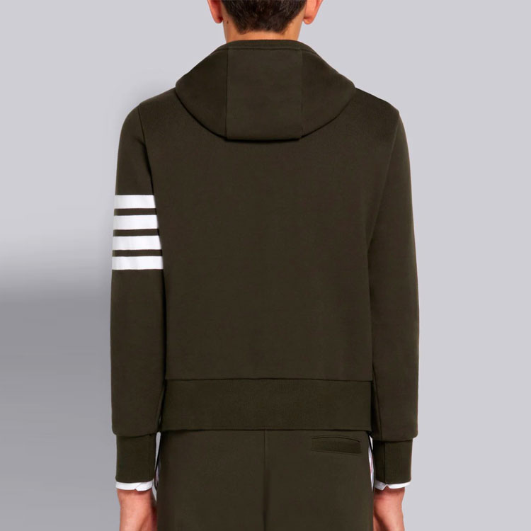 Shop トムブラウン FW21 クラシック 4バー 無地 フーディー ディープグリーン MJT135A-00535-320