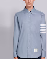 Shop THOM BROWNE FW21 經典四條紋長袖襯衫 淺藍色 MWL272A-05245-480