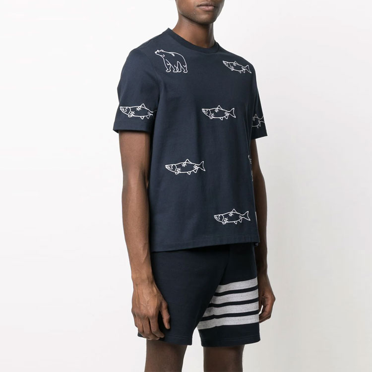 Purchase 톰브라운 FW21 피쉬 앤 베어 자수 반팔 티셔츠 MJS160E-10030-415