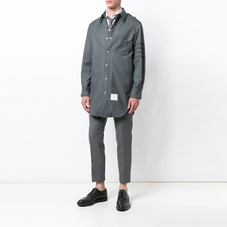 Lookbook Thom Browne FW21 灰色四槓寬鬆襯衫外套 MJO063-A04346-035
