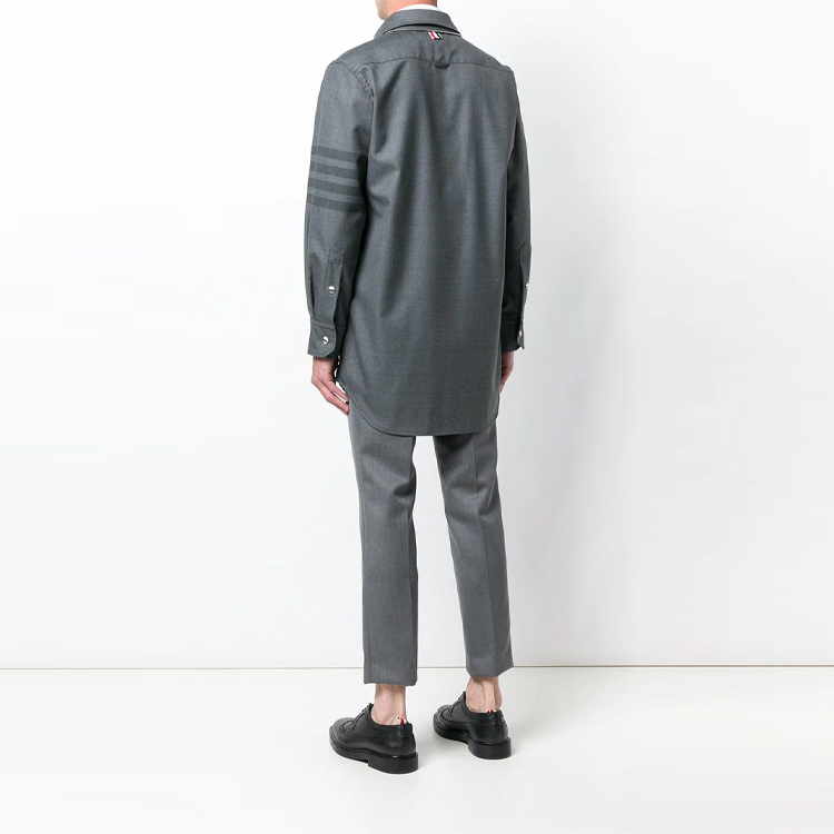 Shop Thom Browne FW21 灰色四槓寬鬆襯衫外套 MJO063-A04346-035