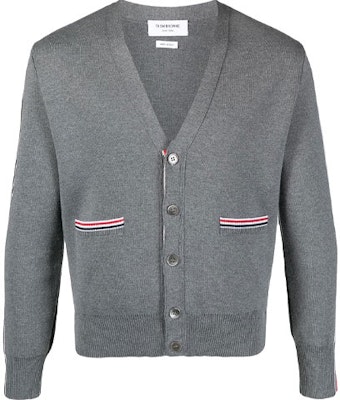 THOM BROWNE FW21 Kardigan Wol Abu-Abu dengan Desain V-Neck Bergaris. MKC354A-Y1002-035 Order THOM BROWNE FW21 Kardigan Wol Abu-Abu dengan Desain V-Neck Bergaris. MKC354A-Y1002-035