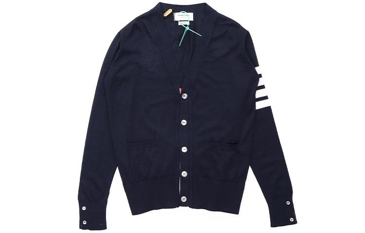 Lookbook 톰브라운 FW21 메리노울 V넥 가디건 4선 유니섹스 블루 스웨터 MKC002A-00014-415