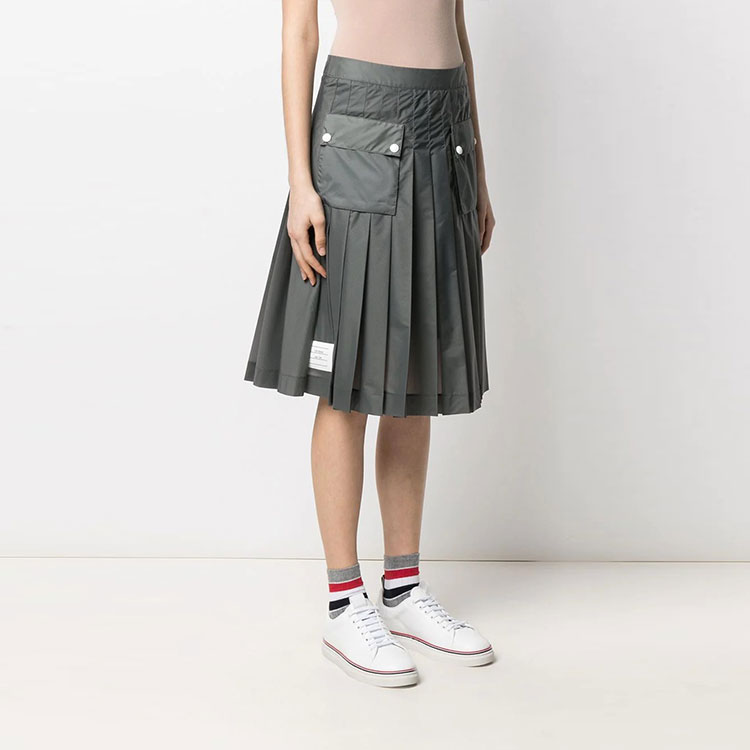 Lookbook THOM BROWNE FW21 素色口袋灰色中長裙 FJK051A-06859-045