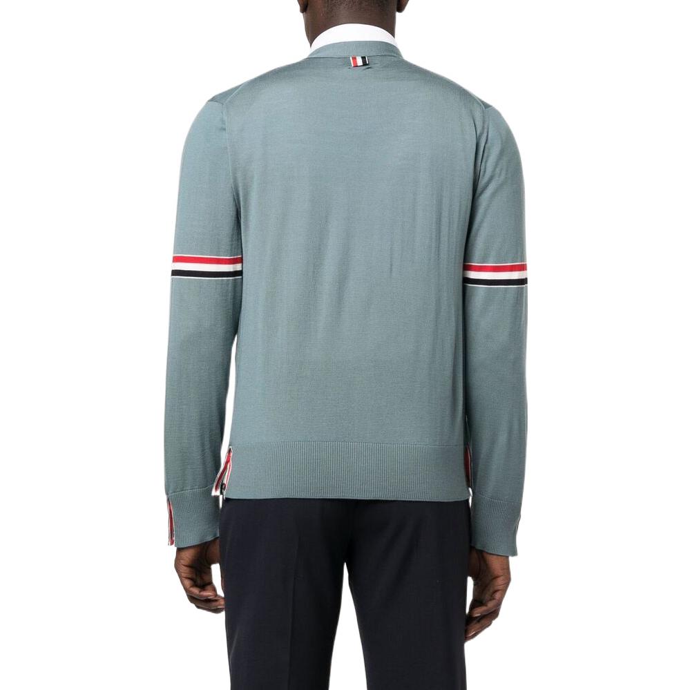 Shop Thom Browne FW22 Kardigan Wol V-Neck Biru dengan Garis Lengan. MKC410-AY1014-420