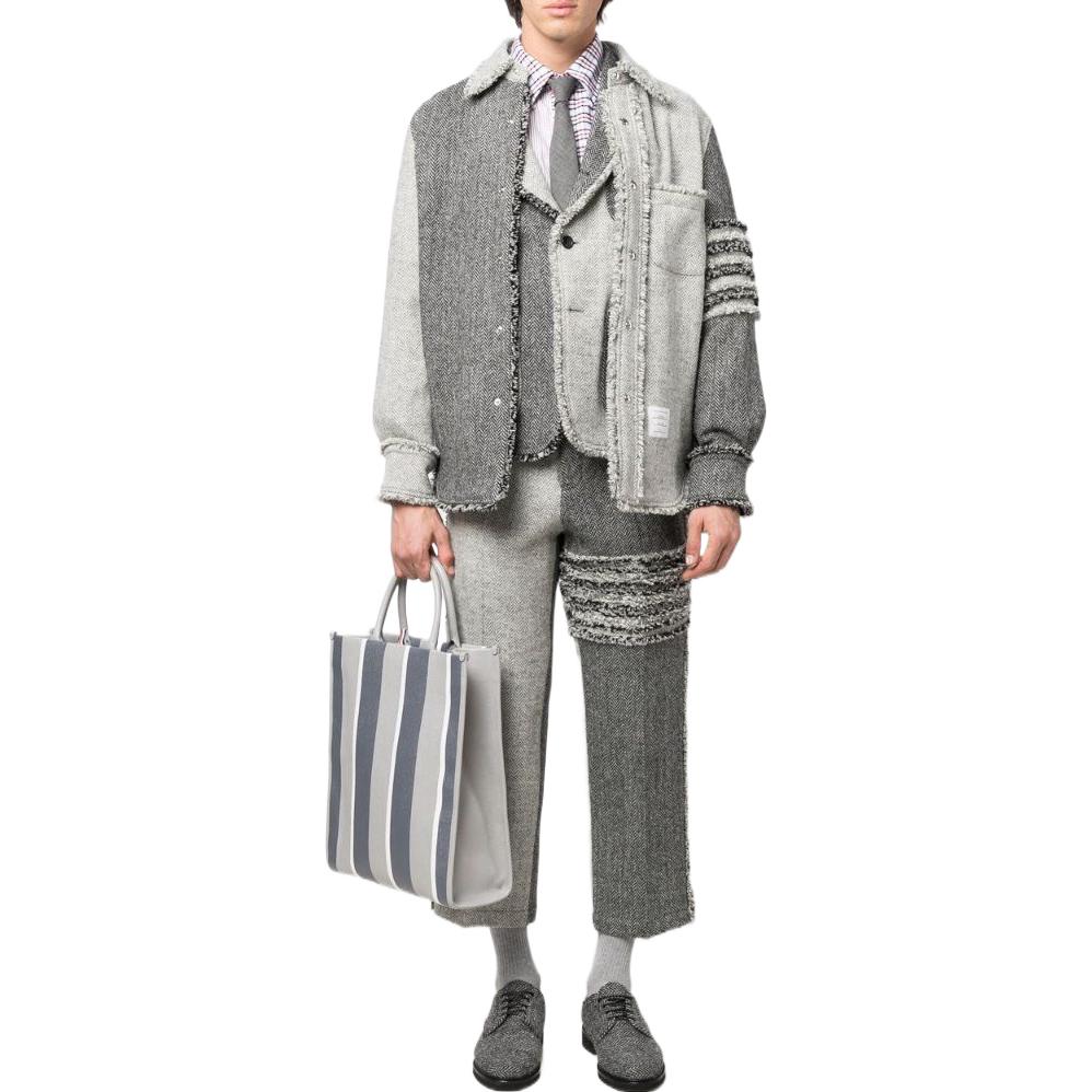 Lookbook THOM BROWNE FW22 經典四條紋Ivy Boy灰色拼布襯衫外套. MJO145F02508035