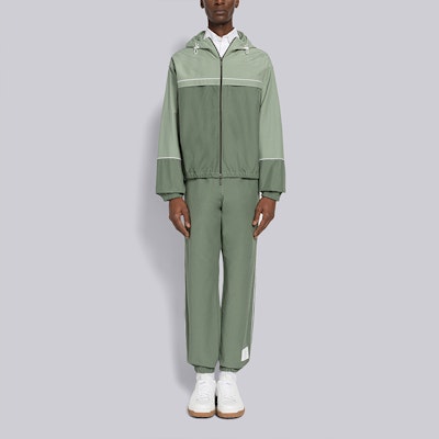 トムブラウン FW22 カラーブロック ジップアップ フーディジャケット - ダークグリーン MJT343A-07651-320 Lookbook トムブラウン FW22 カラーブロック ジップアップ フーディジャケット - ダークグリーン MJT343A-07651-320