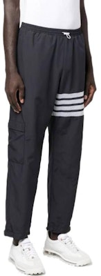 Thom Browne FW22 Celana Jogger Knit Four-Bar Biru MJQ163A-F0197-415 Purchase Thom Browne FW22 Celana Jogger Knit Four-Bar Biru MJQ163A-F0197-415