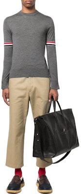 THOM BROWNE FW22 灰色4條紋羊毛圓領毛衣 MKA412A-Y1014-035 Lookbook THOM BROWNE FW22 灰色4條紋羊毛圓領毛衣 MKA412A-Y1014-035