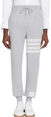 톰브라운 FW22 그레이 4-바 니트 조거 스웻 팬츠 조절 가능한 허리. MJQ142-AJ0012-065 Order 톰브라운 FW22 그레이 4-바 니트 조거 스웻 팬츠 조절 가능한 허리. MJQ142-AJ0012-065