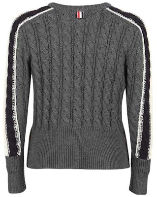 THOM BROWNE FW22 Sweater Wol Abu-Abu Kabel dengan Detail Garis Tricolor. MKA389A-Y1024-035 Lookbook THOM BROWNE FW22 Sweater Wol Abu-Abu Kabel dengan Detail Garis Tricolor. MKA389A-Y1024-035