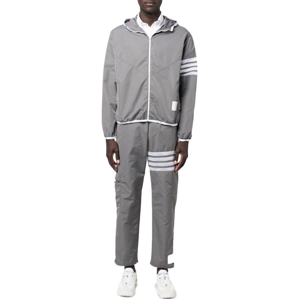Lookbook Thom Browne FW22 Celana Jogger Nylon Ringan Abu-Abu Four-Bar MJQ163A-F0197-035