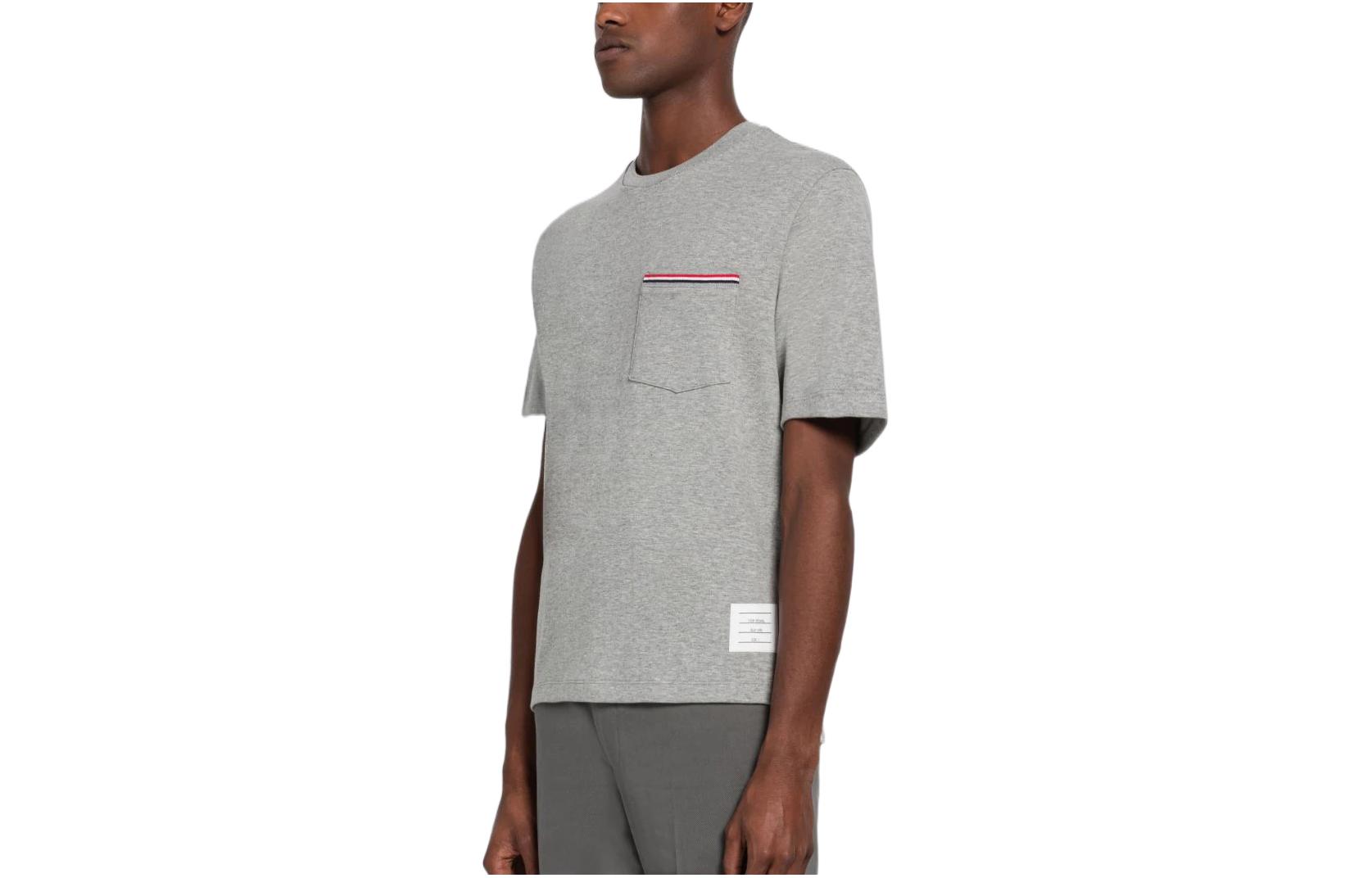 Purchase Thom Browne FW22 Camiseta Gris con Bolsillo y Rayas. MJS183A-07323-055