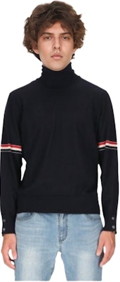 THOM BROWNE FW22 Navy Sweater Wol 3-Stripe Turtleneck. MKA413A-Y1014-415 Shop THOM BROWNE FW22 Navy Sweater Wol 3-Stripe Turtleneck. MKA413A-Y1014-415