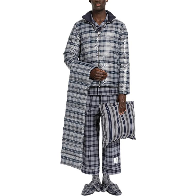 Lookbook Thom Browne FW22 灰色四杠格紋雙面羽絨外套 MJD091X-F0006-035