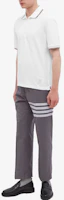 Shop THOM BROWNE FW22 白色經典條紋邊 polo 襯衫 MJP156G-07975-100