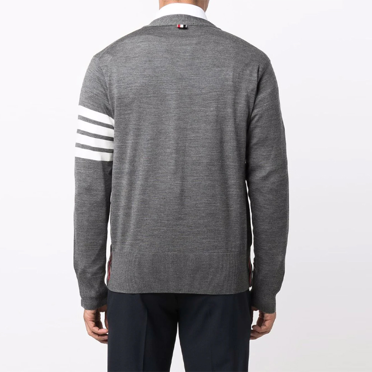 Shop THOM BROWNE FW22 Kardigan Sweater Wool Merino V-Neck Abu-abu Klasik. MKC002A-Y1014-038