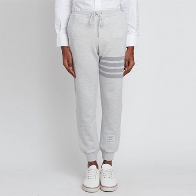 톰브라운 FW22 그레이 포바 코튼 니트 스웨트팬츠. MJQ008P-06910-065 Lookbook 톰브라운 FW22 그레이 포바 코튼 니트 스웨트팬츠. MJQ008P-06910-065