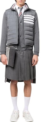 トムブラウン FW22 パターンロゴ スタンドカラー ジップベスト グレー MVD024X-07259-035 Lookbook トムブラウン FW22 パターンロゴ スタンドカラー ジップベスト グレー MVD024X-07259-035