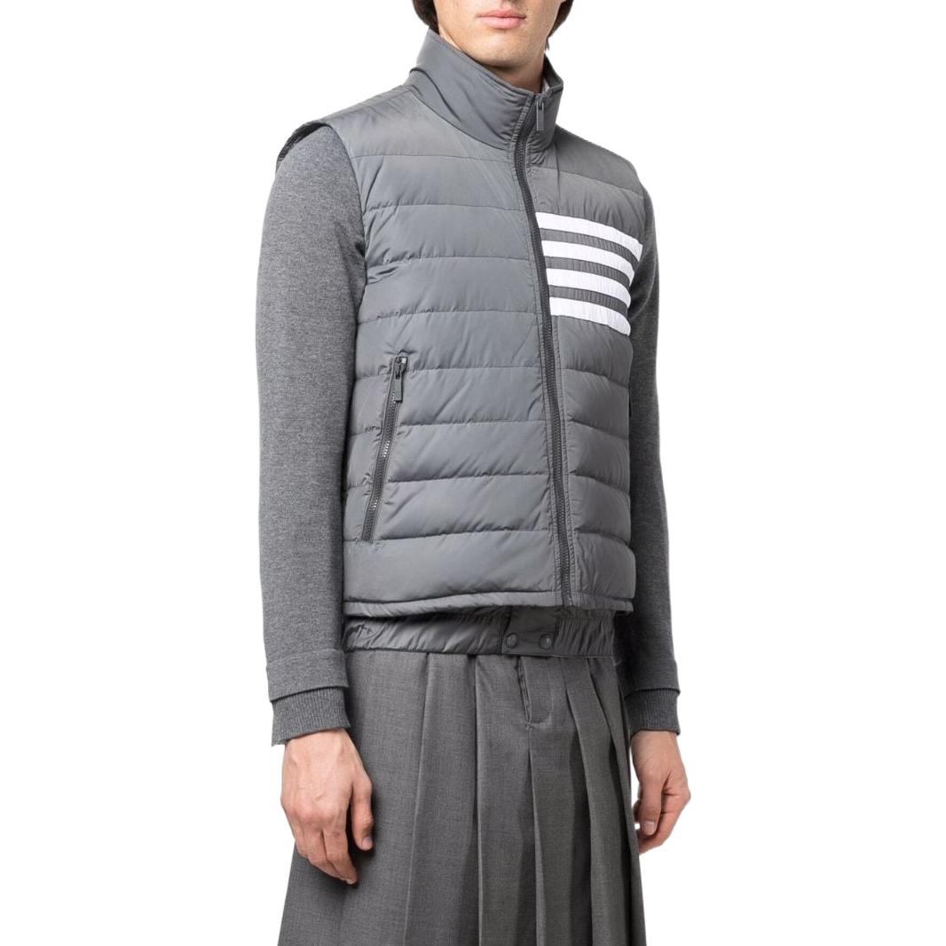 Purchase トムブラウン FW22 パターンロゴ スタンドカラー ジップベスト グレー MVD024X-07259-035