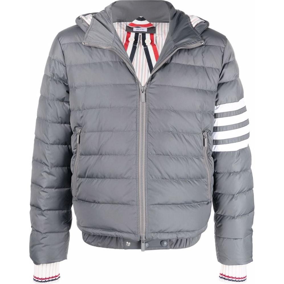 Order Thom Browne FW22 Chaqueta Acolchada con Capucha Gris Relleno de Plumón. MJD087-X07259-035