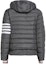 Lookbook Thom Browne FW22 Chaqueta Acolchada con Capucha Gris Relleno de Plumón. MJD087-X07259-035