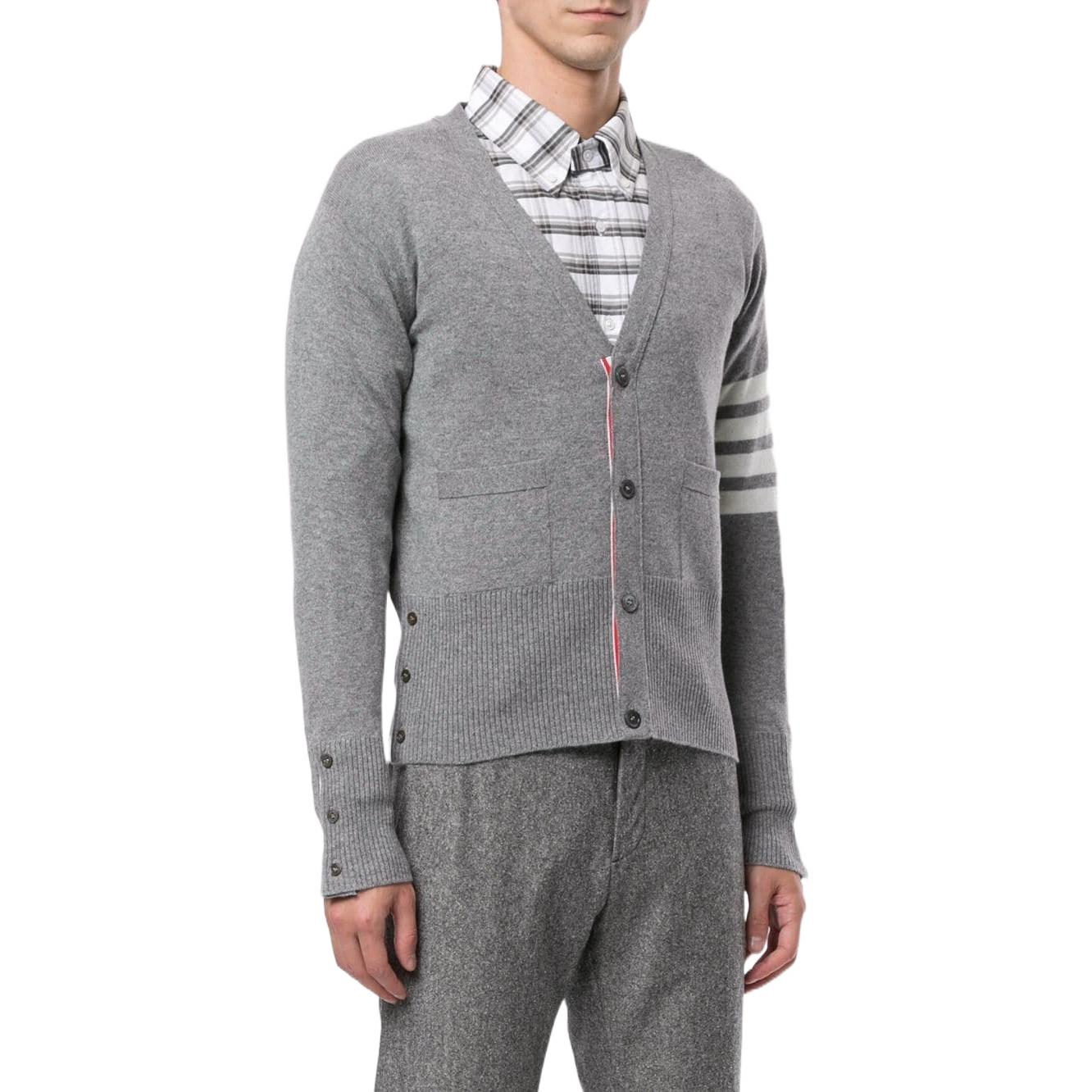 Shop Thom Browne FW22 Sweater Cashmere Abu Solid 4-Bar V-Neck. MKC001A-00011-055