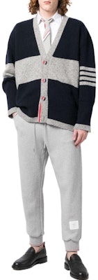 THOM BROWNE FW22 Solid Logo Letter Drawstring Sweatpants Men’s Grey MJQ155A-J0027-133 Lookbook THOM BROWNE FW22 Solid Logo Letter Drawstring Sweatpants Men’s Grey MJQ155A-J0027-133