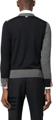 Thom Browne FW23 Kardigan Rajut Abu-Biru Kerah V Wol. MKC489F-Y1014-415 Shop Thom Browne FW23 Kardigan Rajut Abu-Biru Kerah V Wol. MKC489F-Y1014-415